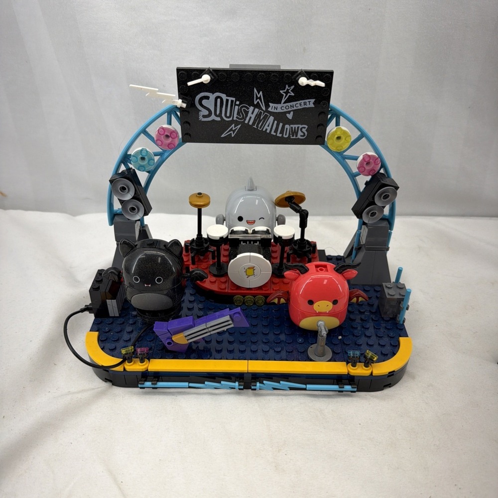NEW BLDR Squishmallows Squish Tour Concert 379 Piece Building Set 3‎ Figures